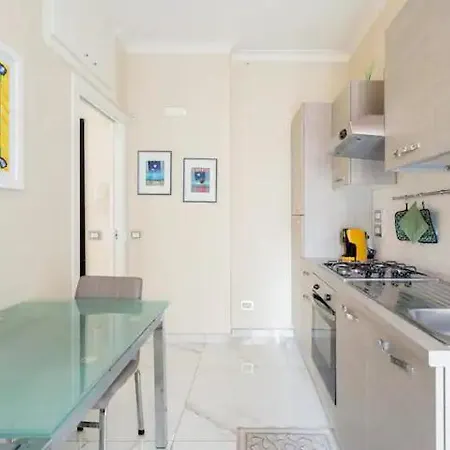 Apartment Arrivasti Stays-piede-a-terre In Centre